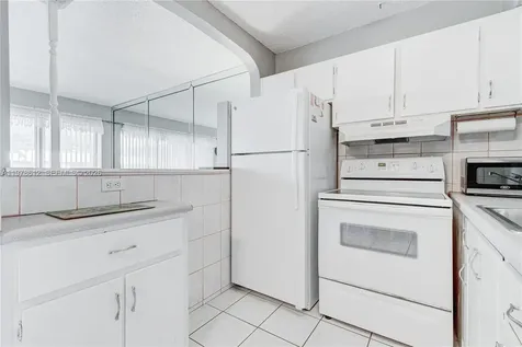 800 SW 10th Terrace Hallandale Beach FL 33009