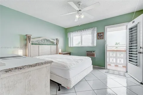 800 SW 10th Terrace Hallandale Beach FL 33009