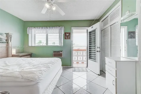 800 SW 10th Terrace Hallandale Beach FL 33009