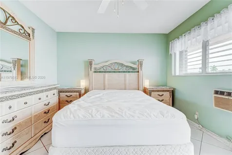 800 SW 10th Terrace Hallandale Beach FL 33009