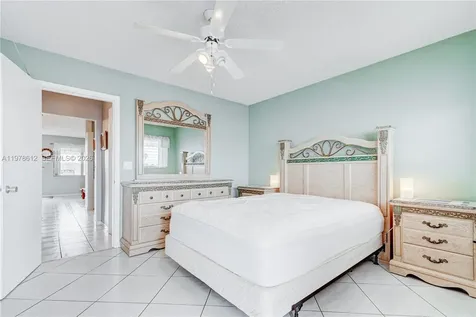 800 SW 10th Terrace Hallandale Beach FL 33009