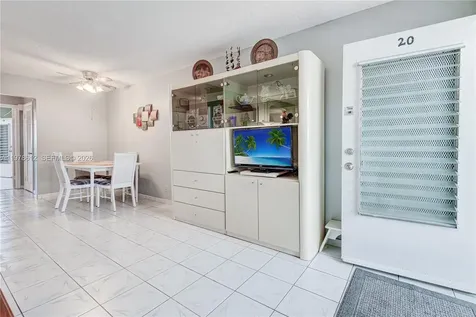 800 SW 10th Terrace Hallandale Beach FL 33009