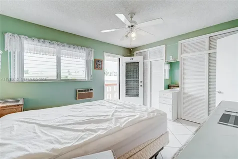 800 SW 10th Terrace Hallandale Beach FL 33009