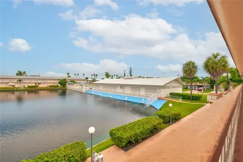 800 SW 10th Terrace Hallandale Beach FL 33009