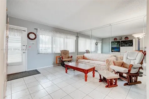 800 SW 10th Terrace Hallandale Beach FL 33009
