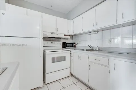 800 SW 10th Terrace Hallandale Beach FL 33009