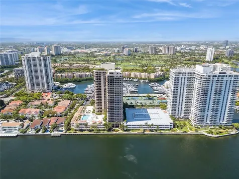 19667 Turnberry Way Aventura FL 33180