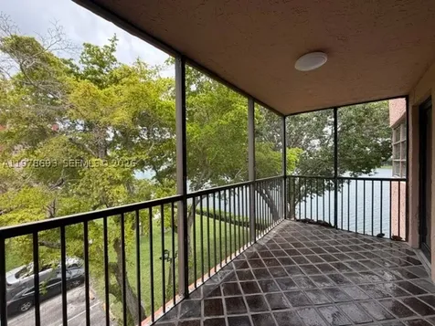 20860 San Simeon Way Miami FL 33179