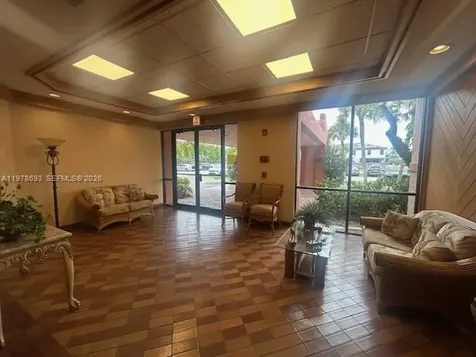 20860 San Simeon Way Miami FL 33179
