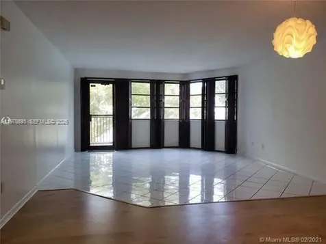 20860 San Simeon Way Miami FL 33179