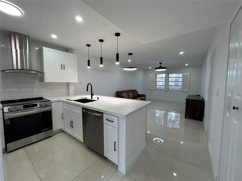 300 Berkley Road Hollywood FL 33024