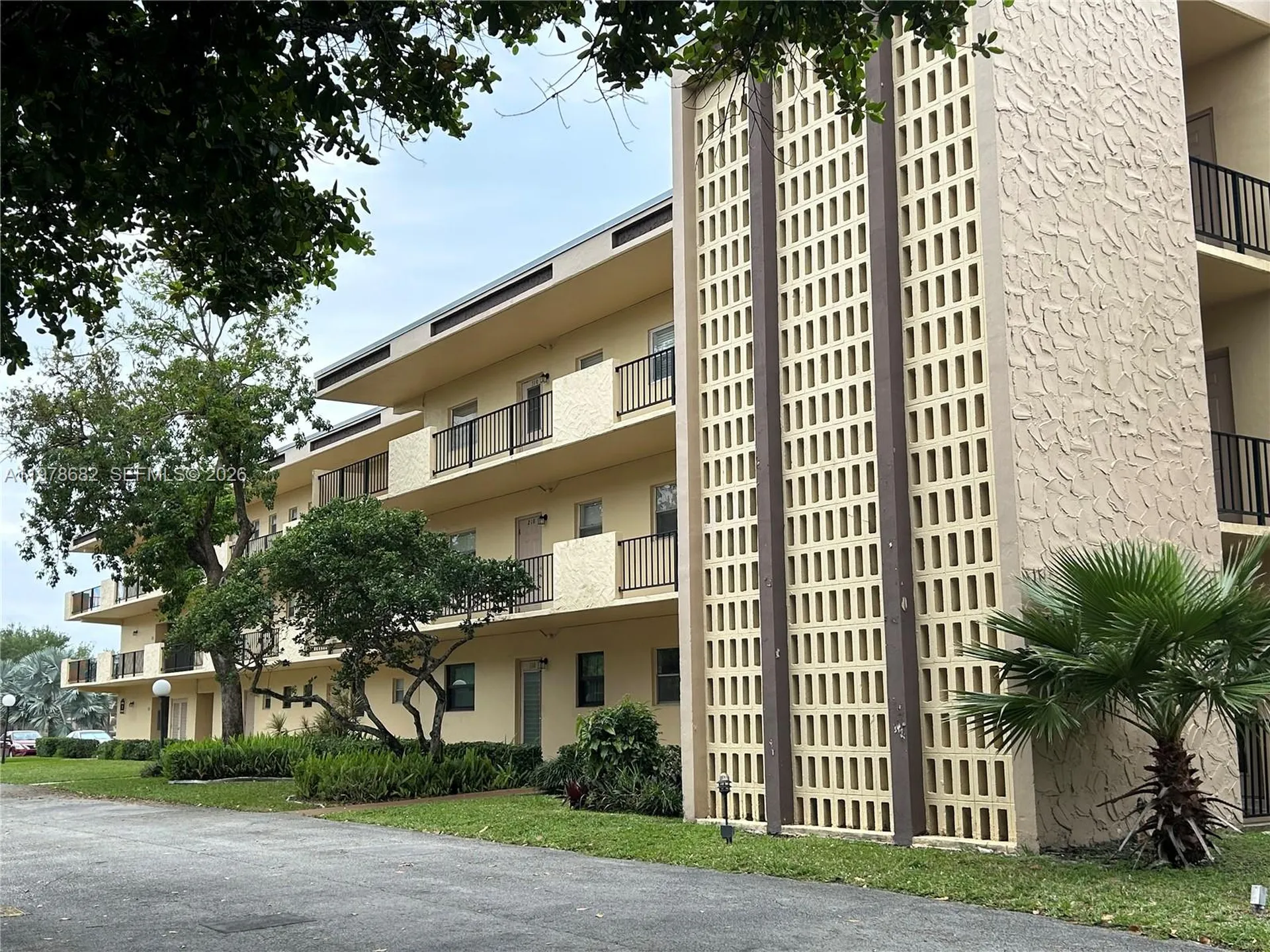 300 Berkley Road Hollywood FL 33024