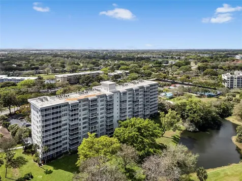 4015 W Palm Aire Drive Pompano Beach FL 33069