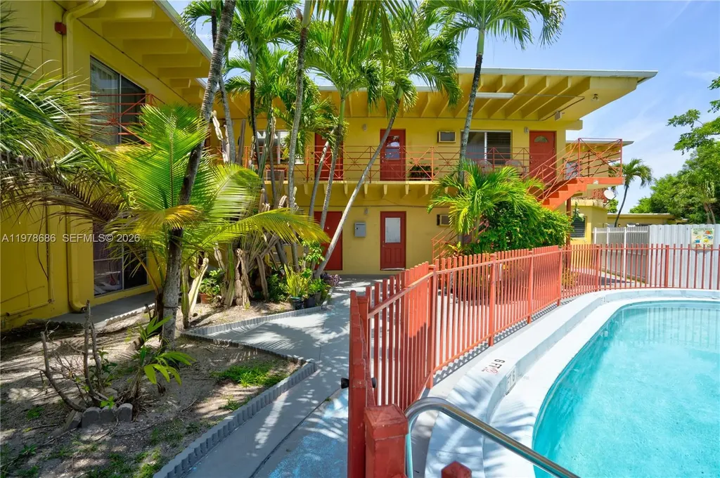 12195 W Dixie Highway North Miami FL 33161