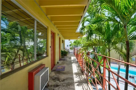 12195 W Dixie Highway North Miami FL 33161