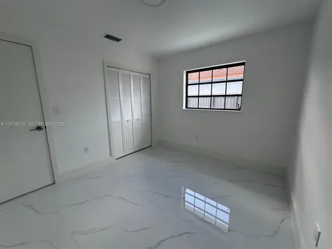 2682 W 70th Place Hialeah FL 33016