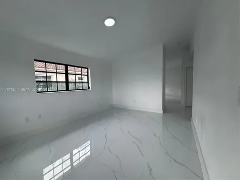 2682 W 70th Place Hialeah FL 33016
