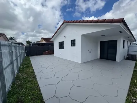 2682 W 70th Place Hialeah FL 33016