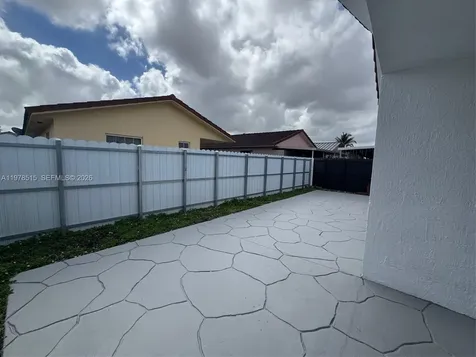 2682 W 70th Place Hialeah FL 33016