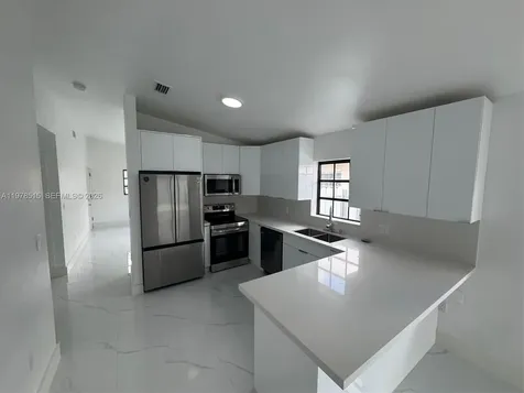 2682 W 70th Place Hialeah FL 33016