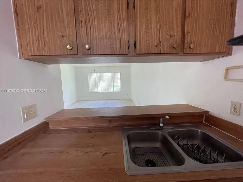 918 Twin Lakes Drive Coral Springs FL 33071