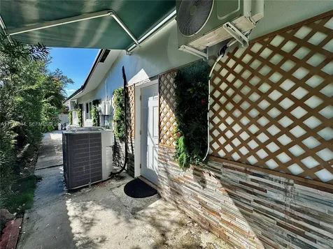 1140 N Douglas Road Pembroke Pines FL 33024
