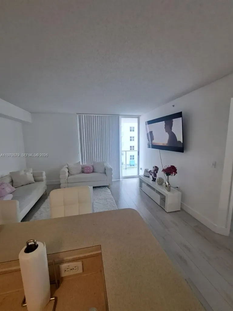 5077 NW 7th Street Miami FL 33126
