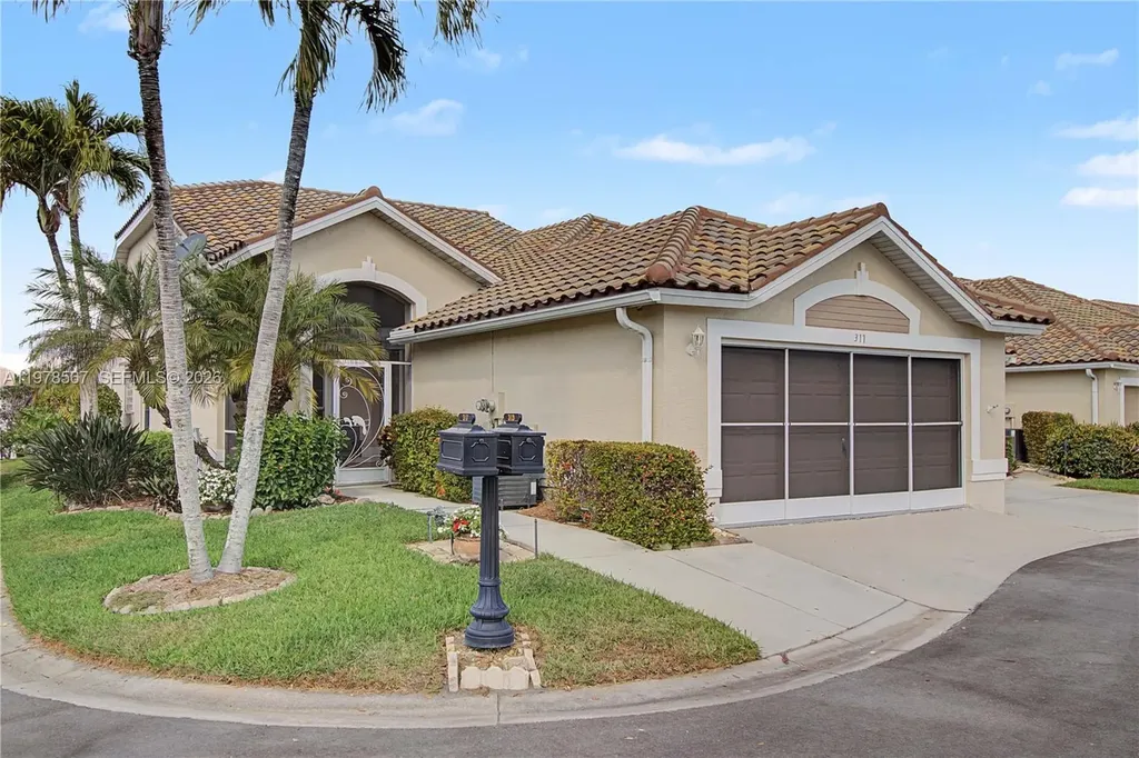 317 Stella Maris Drive S Naples FL 34114