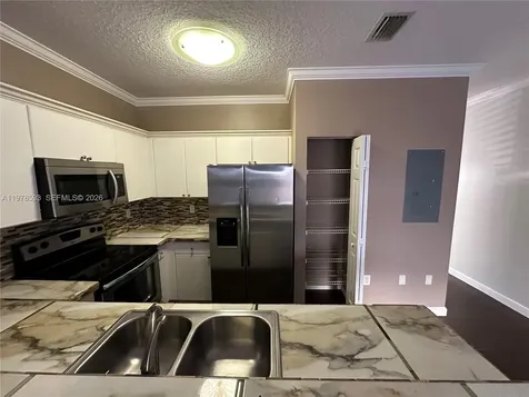 2221 SE 24th Place Homestead FL 33035