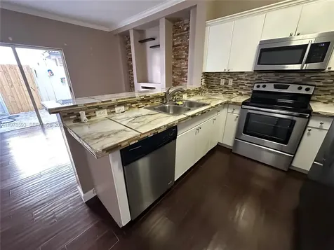 2221 SE 24th Place Homestead FL 33035