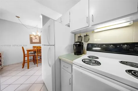 900 SW 10th Terrace Hallandale Beach FL 33009