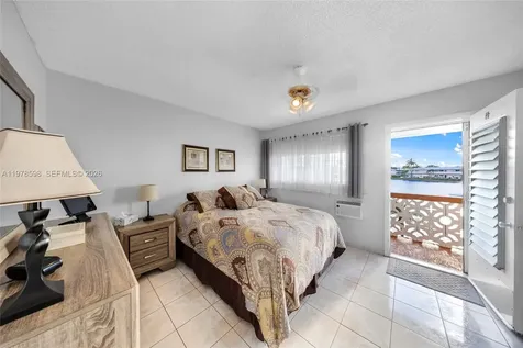 900 SW 10th Terrace Hallandale Beach FL 33009