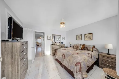 900 SW 10th Terrace Hallandale Beach FL 33009