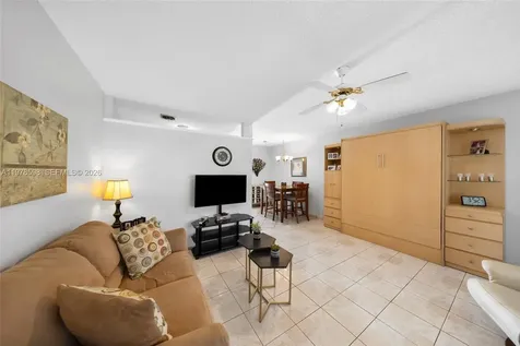 900 SW 10th Terrace Hallandale Beach FL 33009
