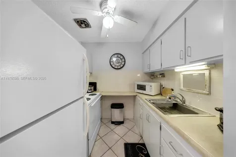 900 SW 10th Terrace Hallandale Beach FL 33009