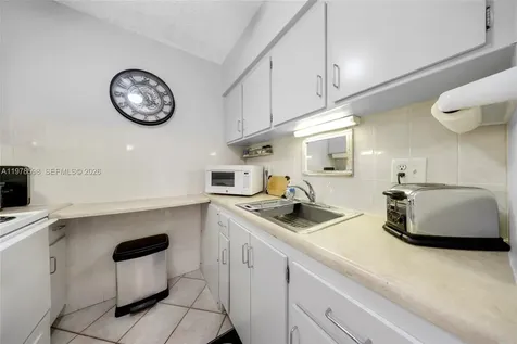 900 SW 10th Terrace Hallandale Beach FL 33009