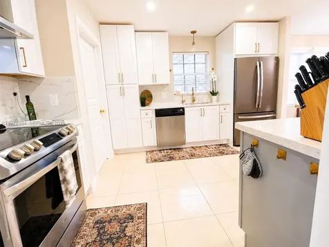 4836 NW 1st Street Plantation FL 33317
