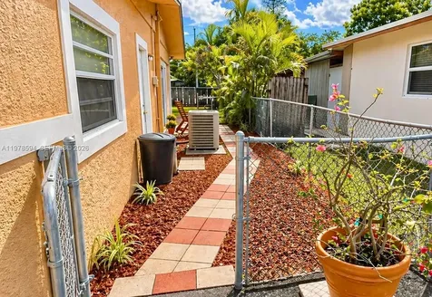 4836 NW 1st Street Plantation FL 33317