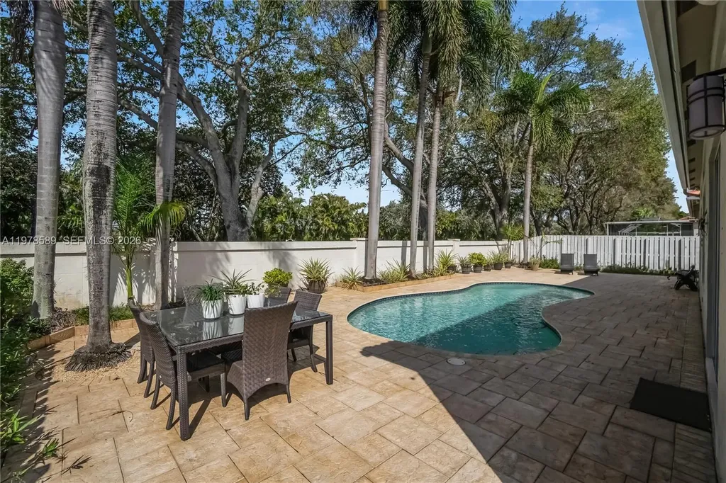 5297 SW 34th Way Hollywood FL 33312