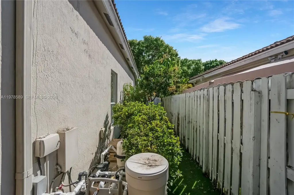 5297 SW 34th Way Hollywood FL 33312
