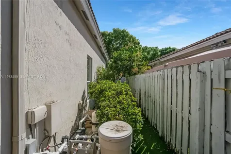 5297 SW 34th Way Hollywood FL 33312