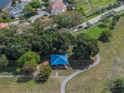 5297 SW 34th Way Hollywood FL 33312