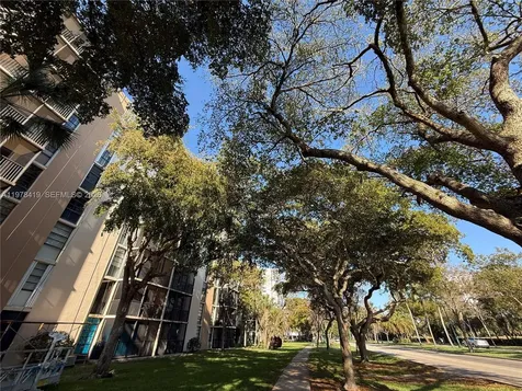 3301 N Country Club Drive Aventura FL 33180