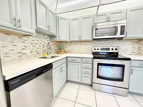3301 N Country Club Drive Aventura FL 33180
