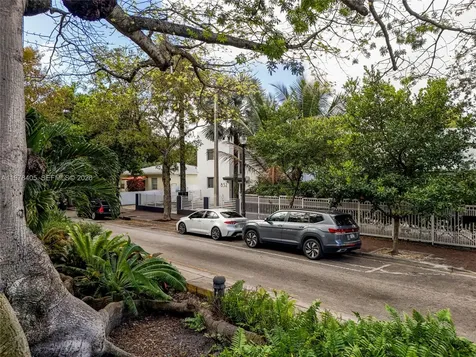 852 SW 13th Avenue Miami FL 33135