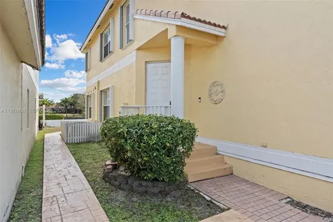 9838 NW 1st Manor Coral Springs FL 33071