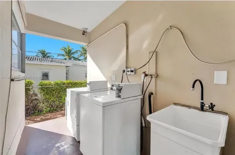 1708 Hayes Street Hollywood FL 33020