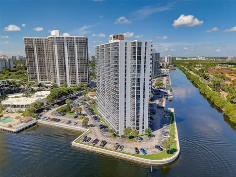 20515 E Country Club Drive Aventura FL 33180