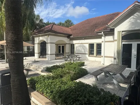 570 S Park Road Hollywood FL 33021