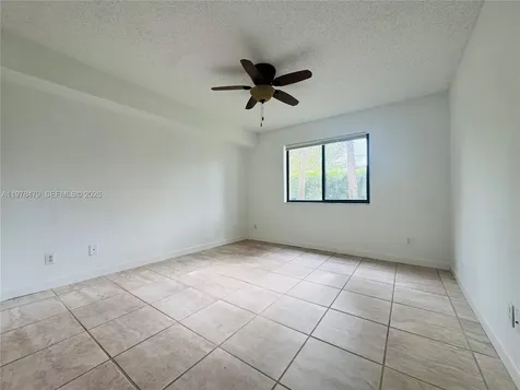 570 S Park Road Hollywood FL 33021